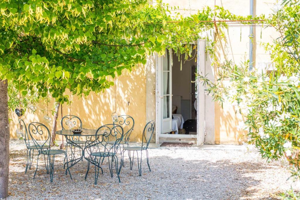 Domaine De Blanche Fleur Hotel Chateauneuf-de-Gadagne Luaran gambar
